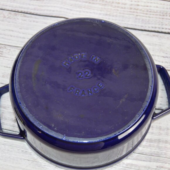 Staub 22 Blue Enameled Dutch Oven 2.6L NO LID GUC READ - Picture 6 of 13